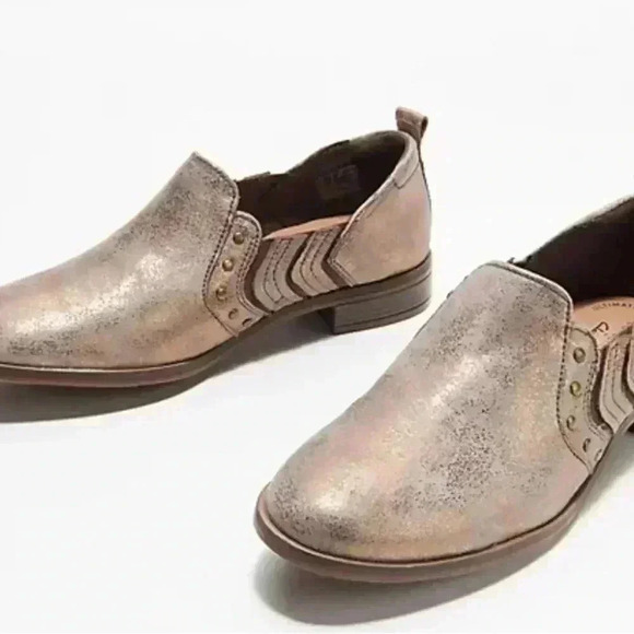 Clarks Women's Size 7.5 Gun Metal Metallic Trish Bell Slip On Booties Shoes - Picture 2 of 8